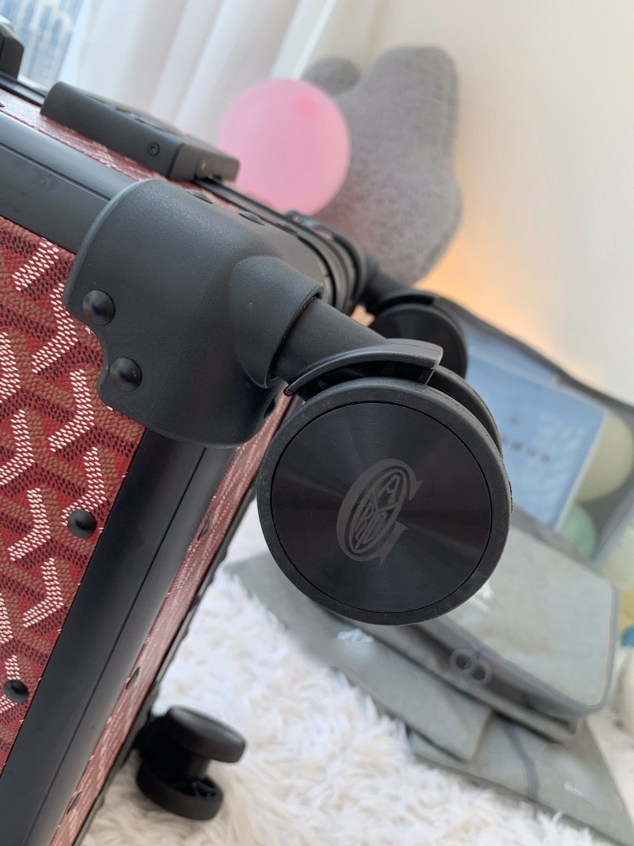 Luxury Red Chevron Monogram Spinner Luggage Rolling Suitcase