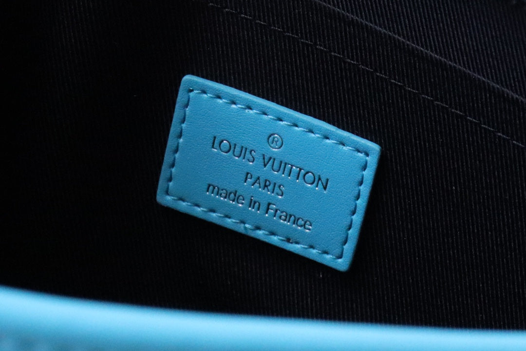 Louis Vuitton Luxury Monogram Pattern Unisex Clutch Bag with Blue Zipper Trim