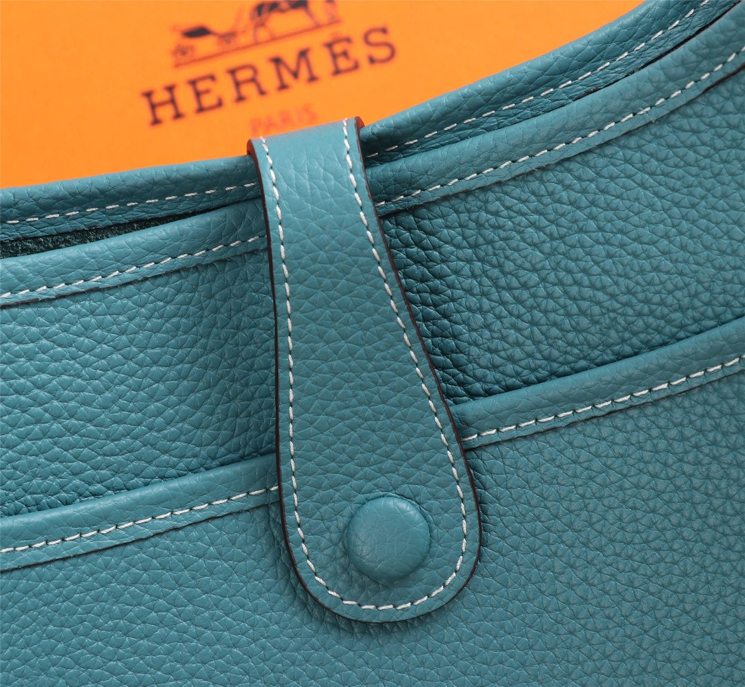 Hermès Evelyne III 29 Clemence Leather Shoulder Bag - Teal Blue