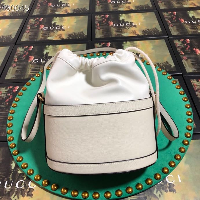 Gucci White Leather Bucket Bag with Gold Horsebit Drawstring Shoulder Purse