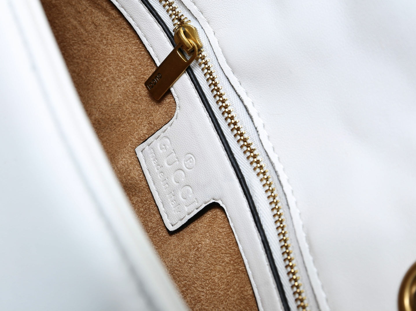 Gucci White Quilted Leather Crossbody Shoulder Bag with Gold Chain