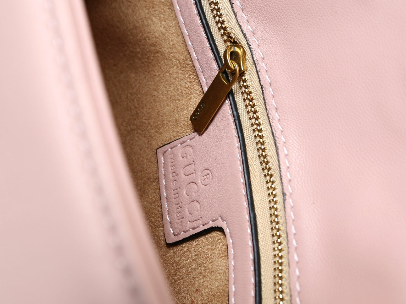Gucci Elegant Pink Chevron Quilted Leather Shoulder Bag with Gold Chain