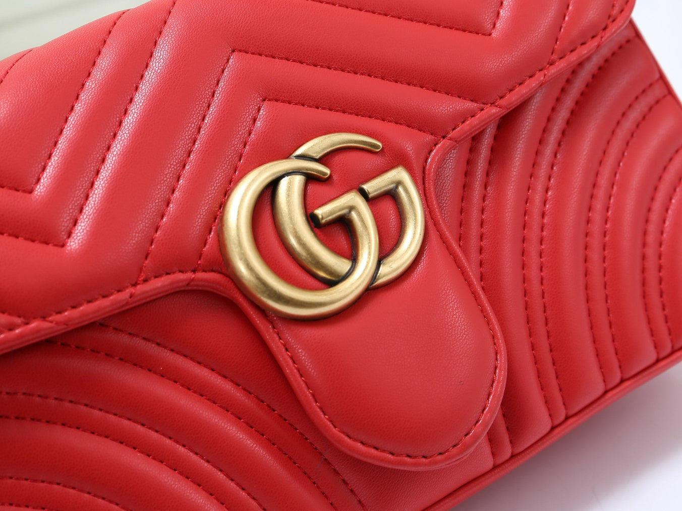 Gucci Red Quilted Chevron Leather Crossbody Bag with Gold Chain
