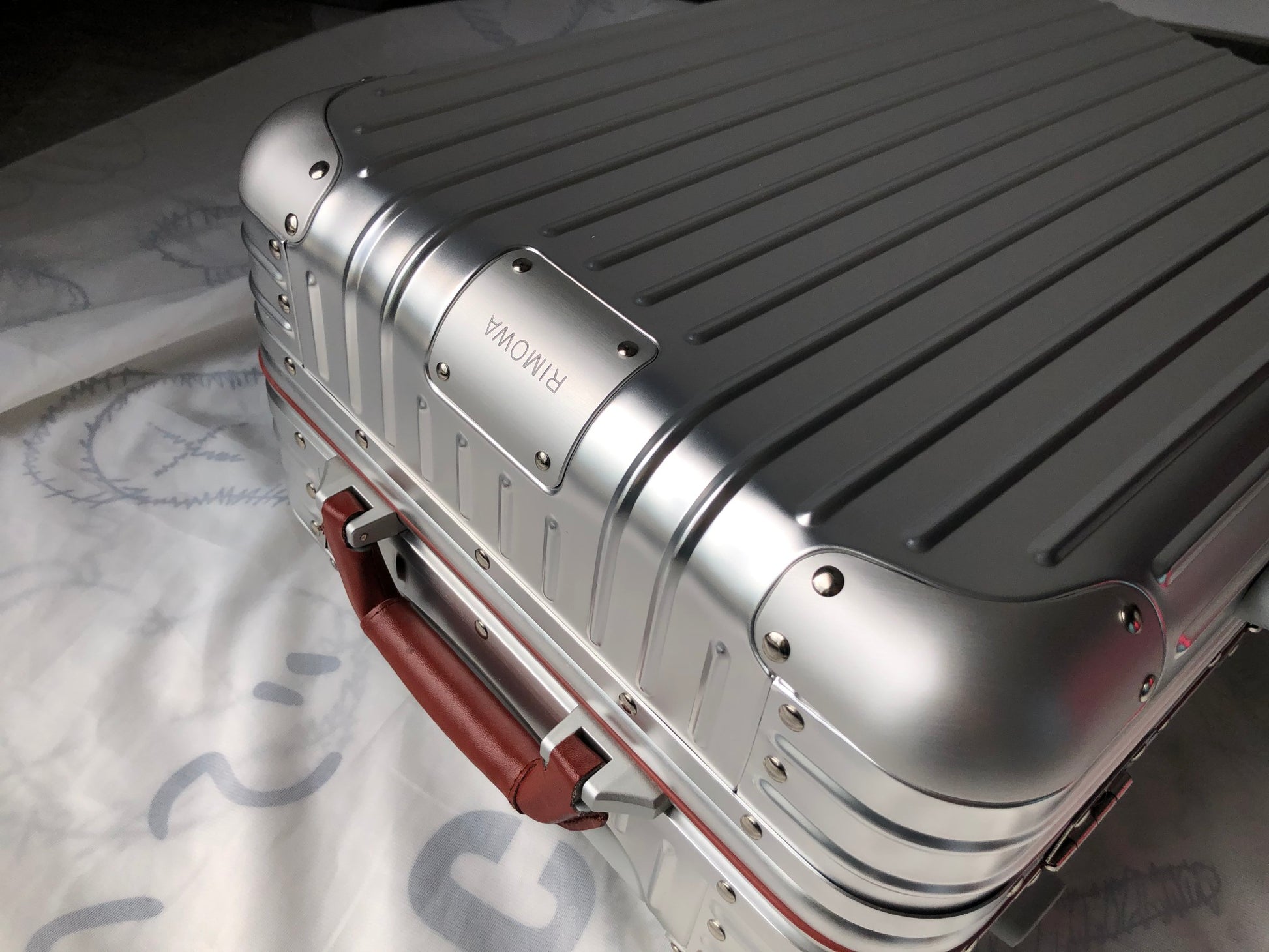 Modern Silver Metallic Ribbed Hardshell Carry-On Travel Suitcase