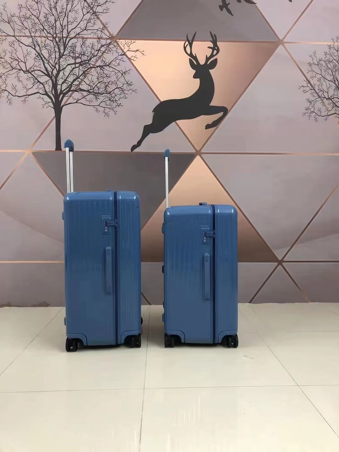 5-Piece Blue Hardside Spinner Luggage Set with Ribbed Design