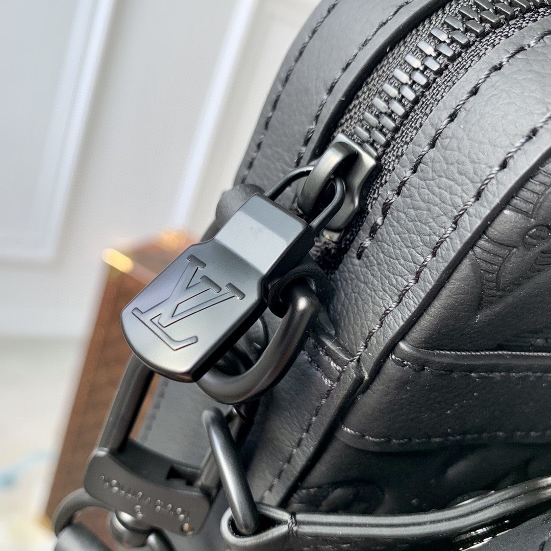 Louis Vuitton Black Textured Multi-Compartment Crossbody Bag with Strap Pouch