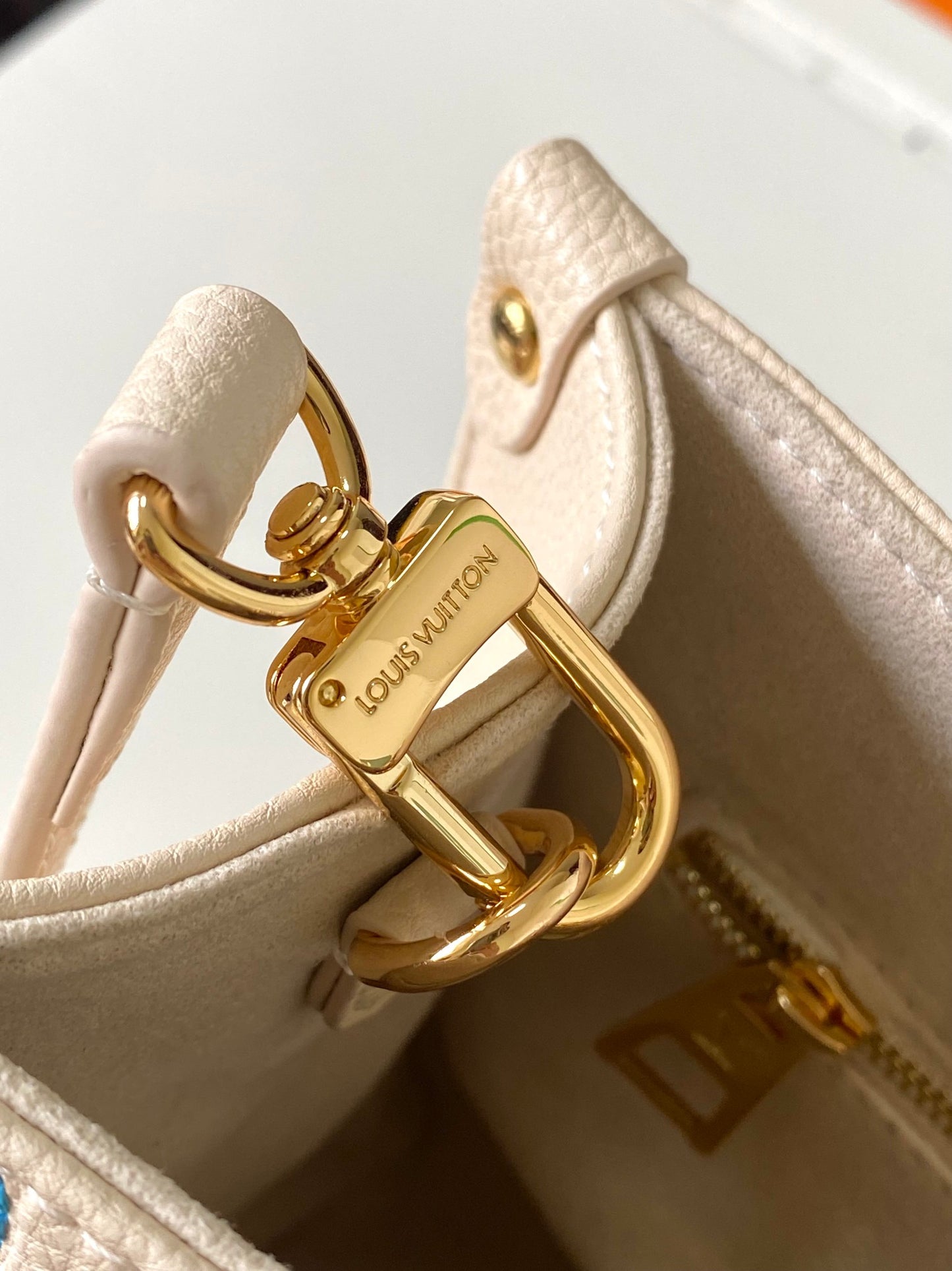 Louis Vuitton Luxury Pastel Pink Leather Tote Bag with Embossed Floral Pattern