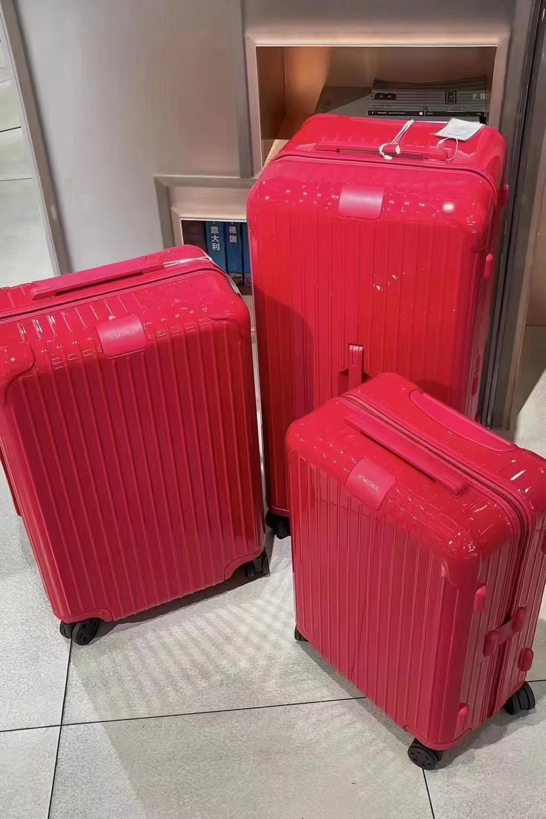 Bright Pink Hardside Spinner Luggage Suitcase with Wheels