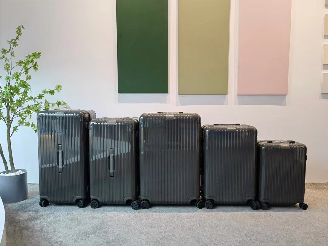 Modern Grey Ribbed Hardshell Spinner Suitcase Set for Travel