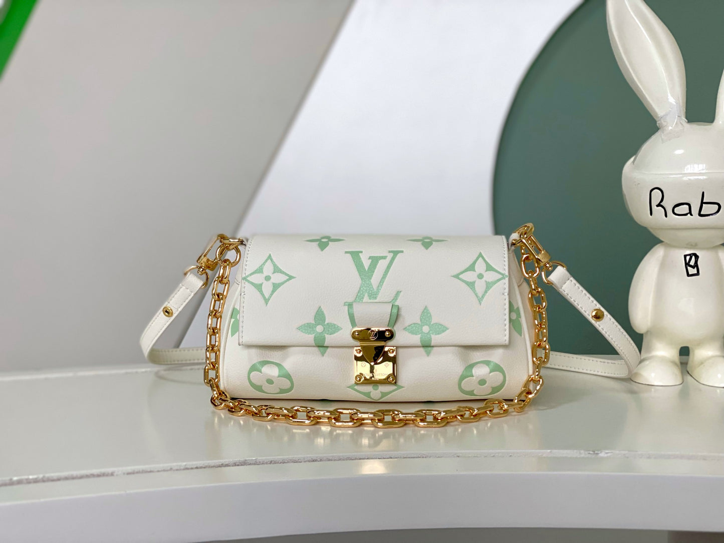 Louis Vuitton White Monogram Pattern Leather Shoulder Bag with Gold Chain Strap
