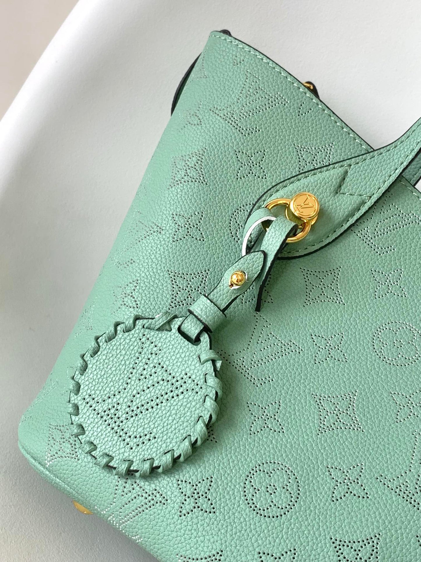 Louis Vuitton Hina PM Mahina Leather Handbag - Vert Lagon