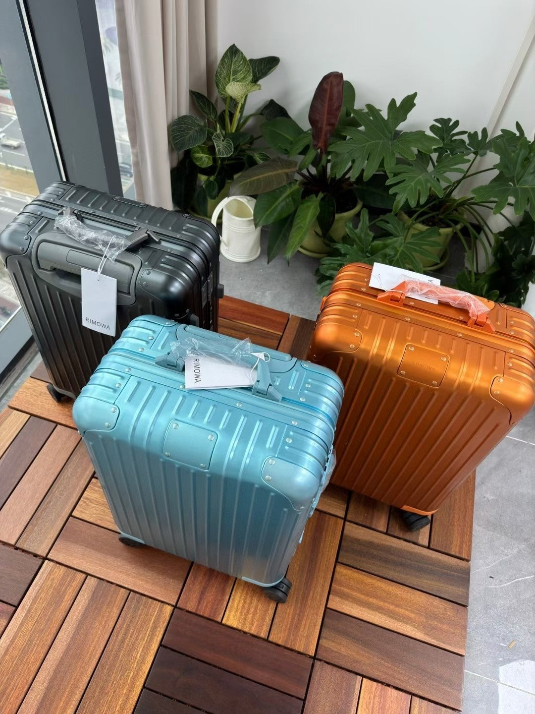 Premium Metallic Hard Shell Spinner Luggage Travel Suitcase
