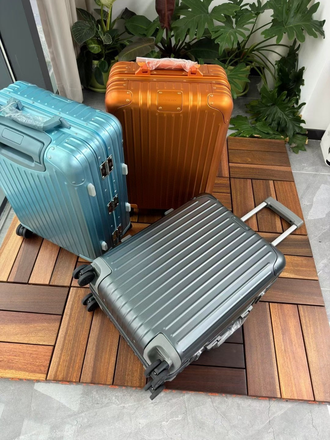 Premium Metallic Hard Shell Spinner Luggage Travel Suitcase