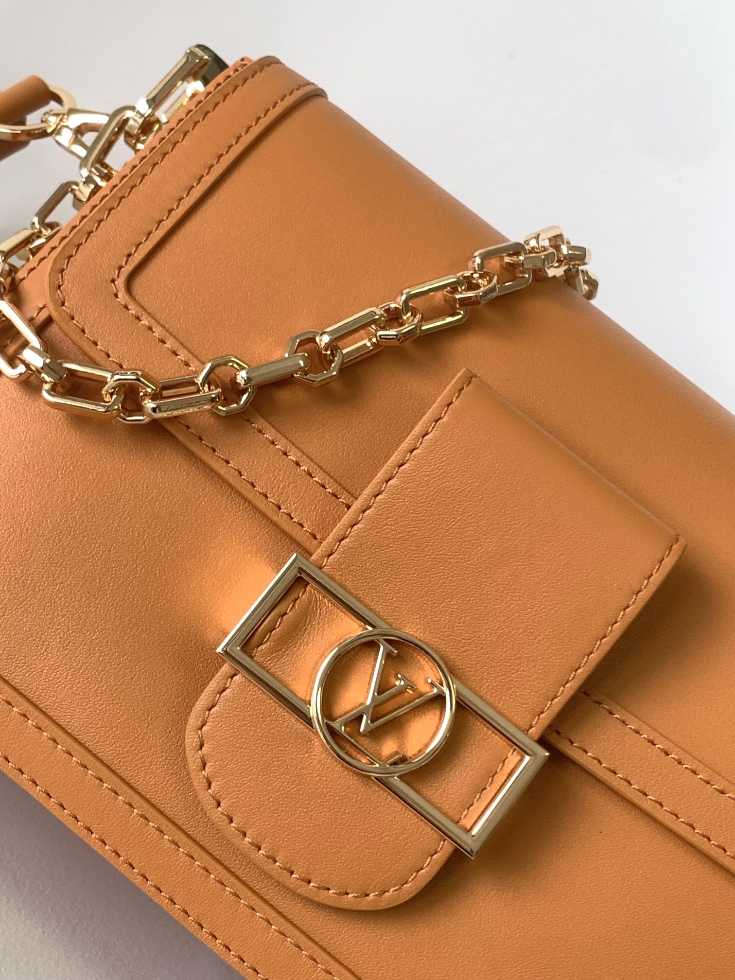 Louis Vuitton Elegant Tan Leather Crossbody Shoulder Bag with Gold Chain