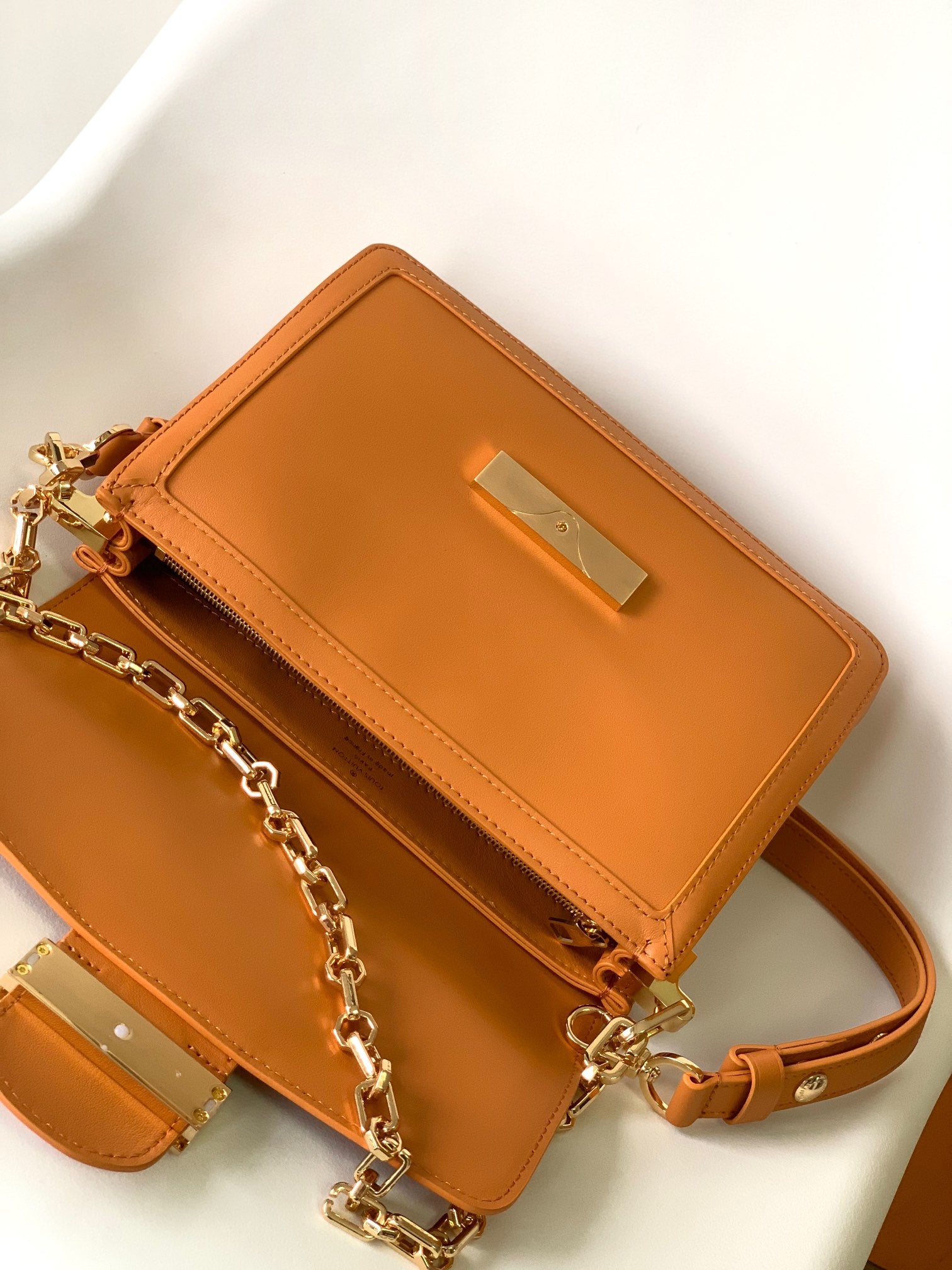 Louis Vuitton Elegant Tan Leather Crossbody Shoulder Bag with Gold Chain