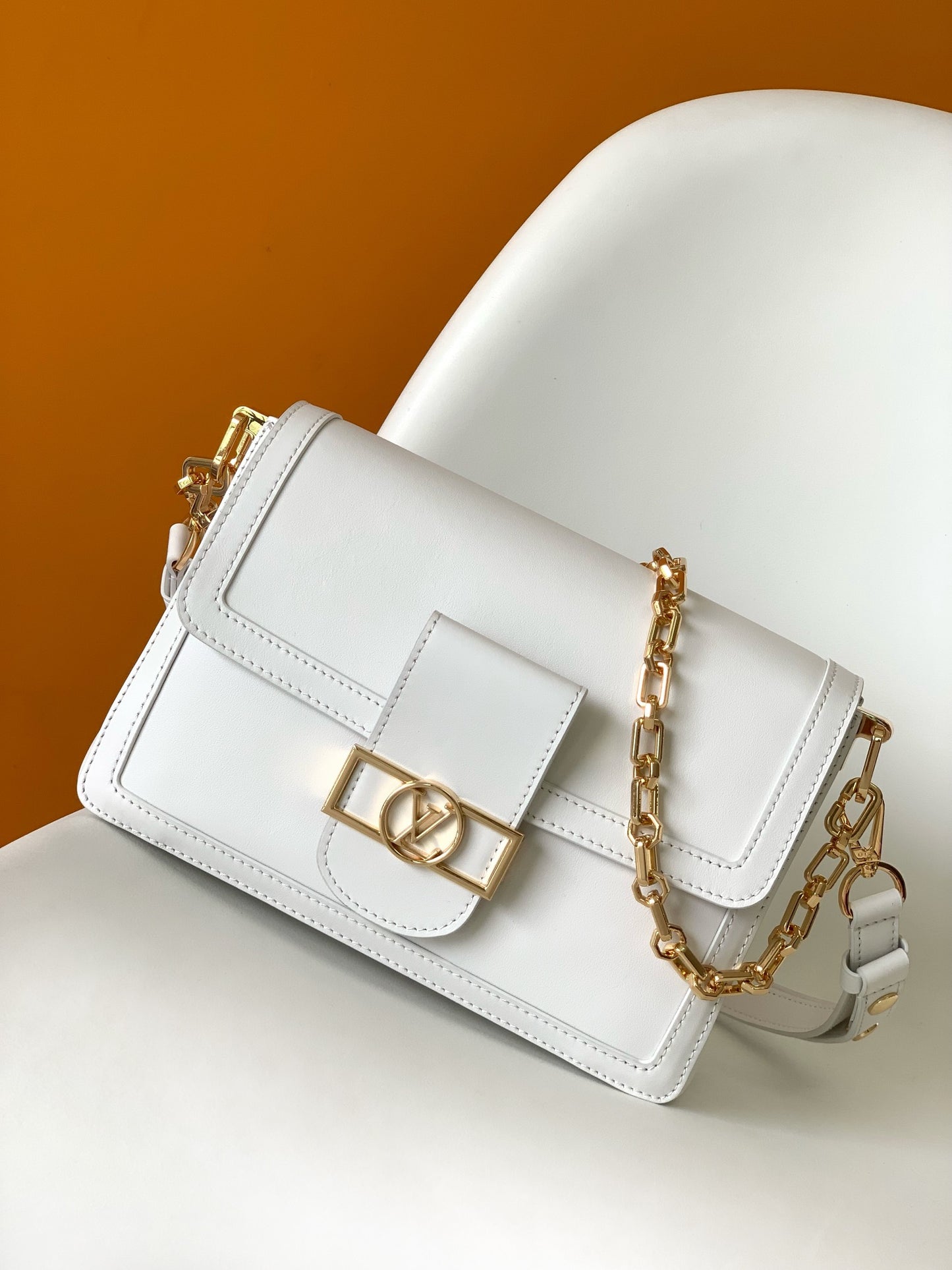 Louis Vuitton Elegant White Leather Crossbody Bag with Gold Chain Strap