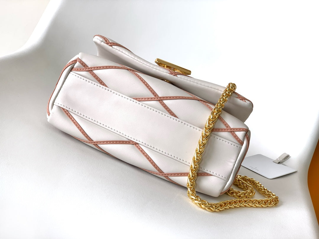 Louis Vuitton Luxury Pink Diamond Quilted Shoulder Bag with Gold Clasp