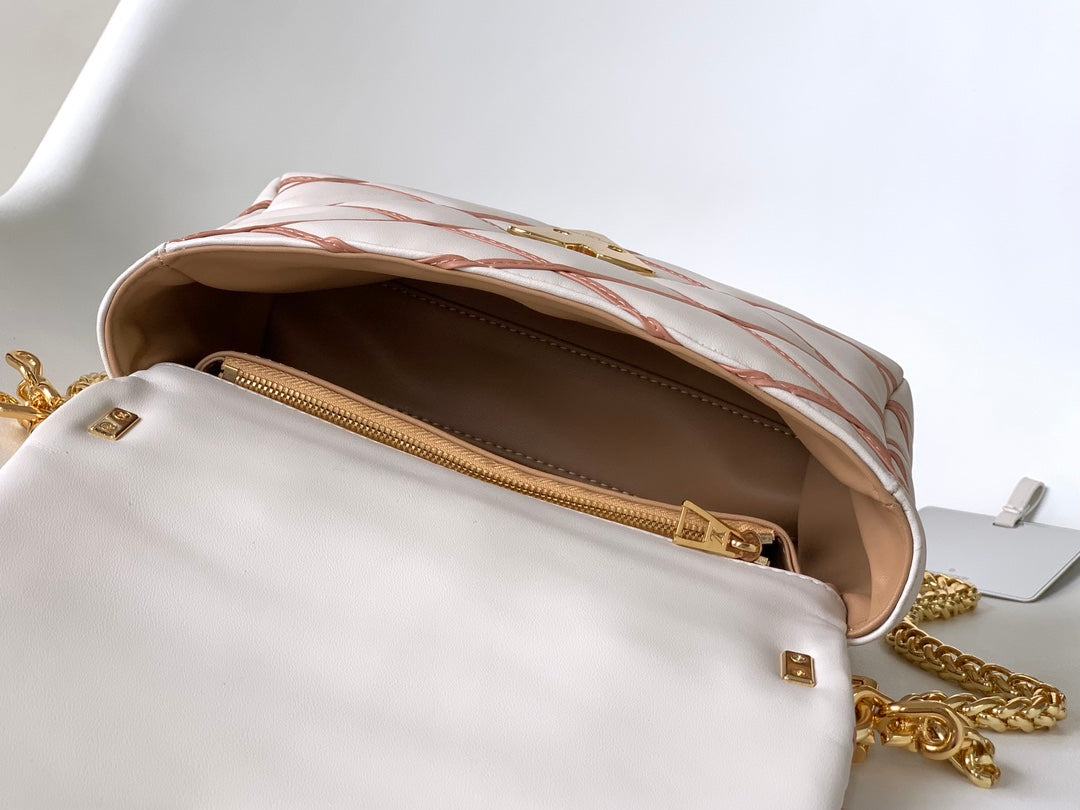 Louis Vuitton Luxury Pink Diamond Quilted Shoulder Bag with Gold Clasp