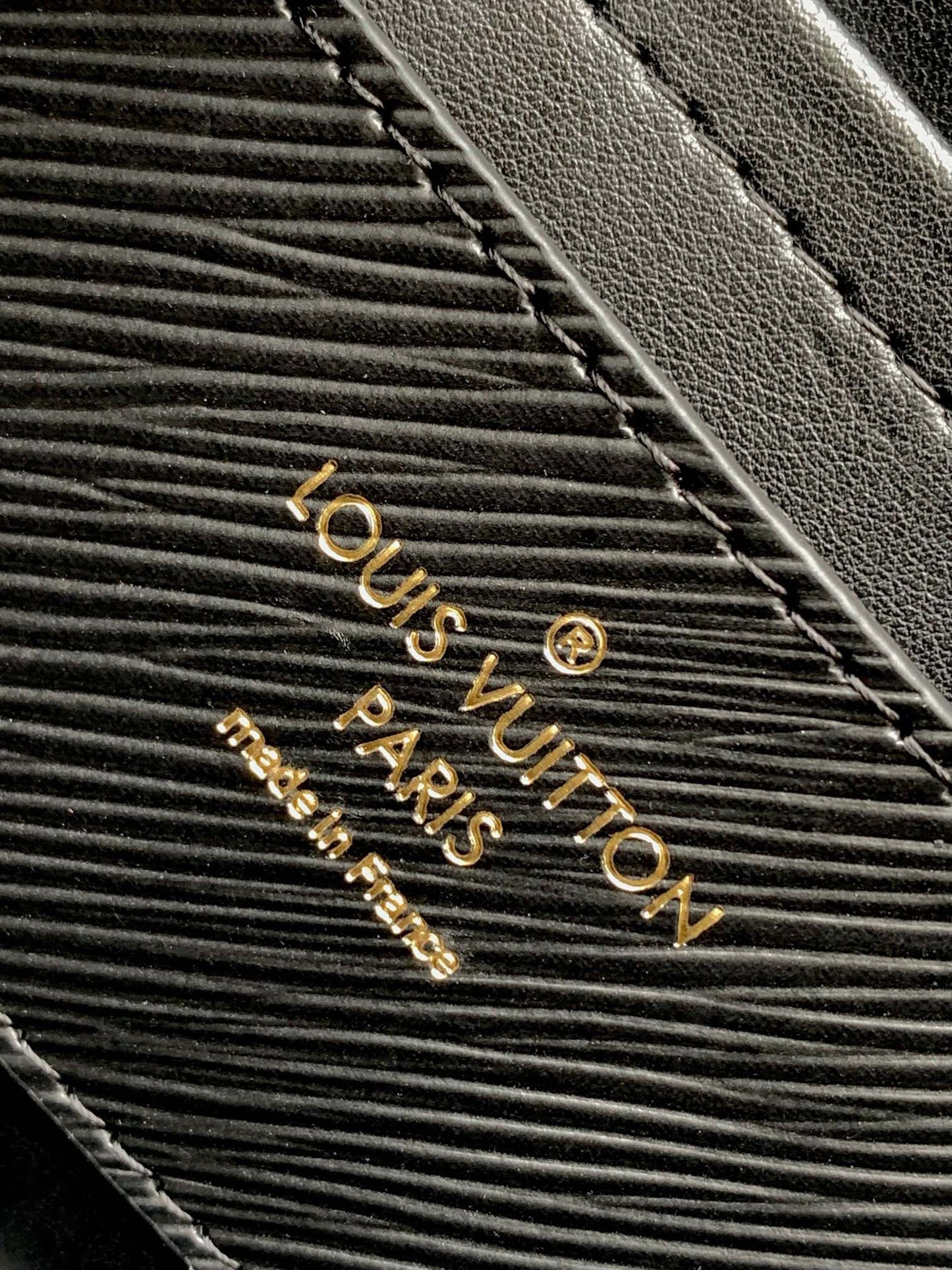 Louis Vuitton Luxury Black Leather Shoulder Bag with Two-Tone Metallic Clasp