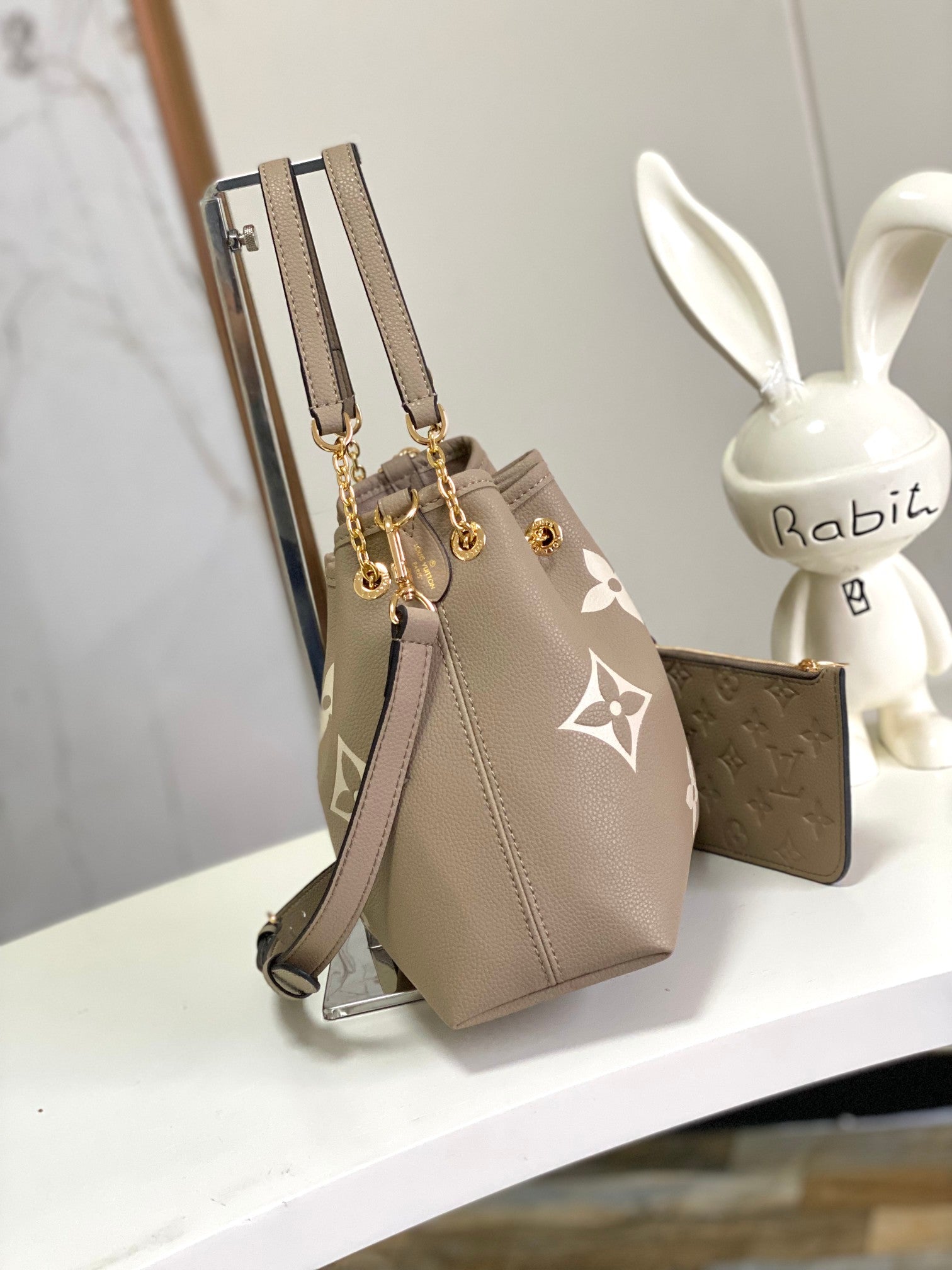 Louis Vuitton Elegant Monogram Leather Bucket Shoulder Bag in Taupe and Cream