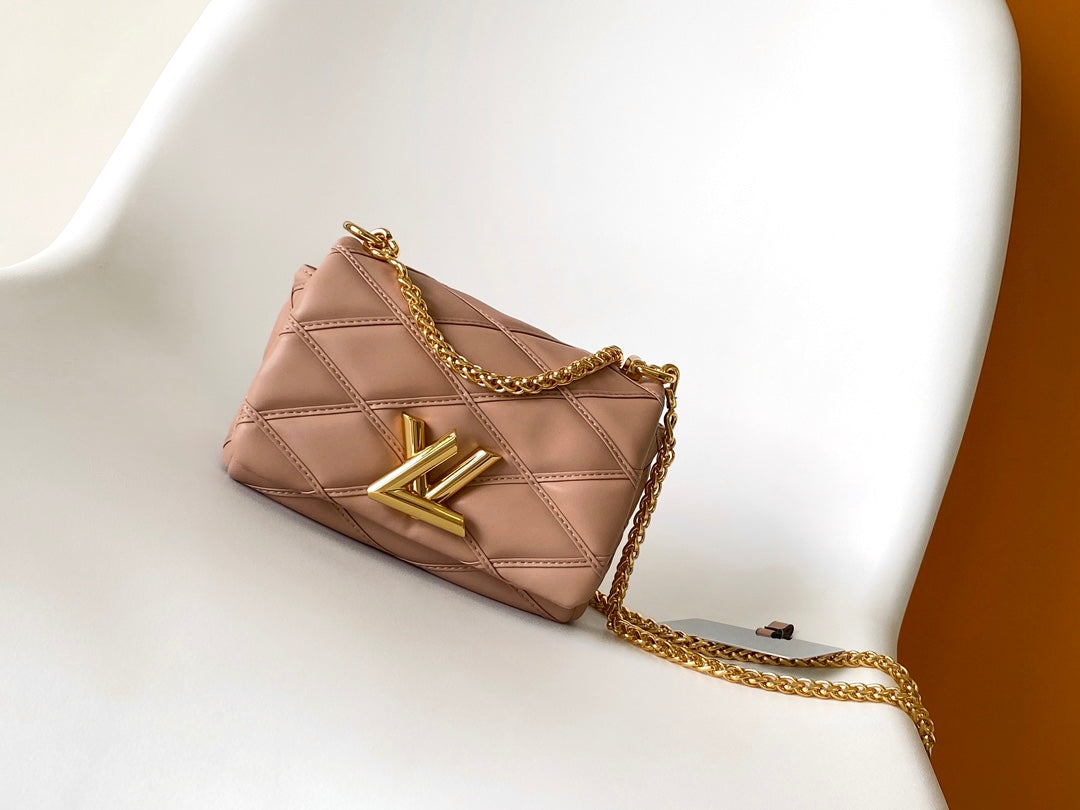 Louis Vuitton Elegant Blush Pink Quilted Leather Shoulder Bag with Gold Chain