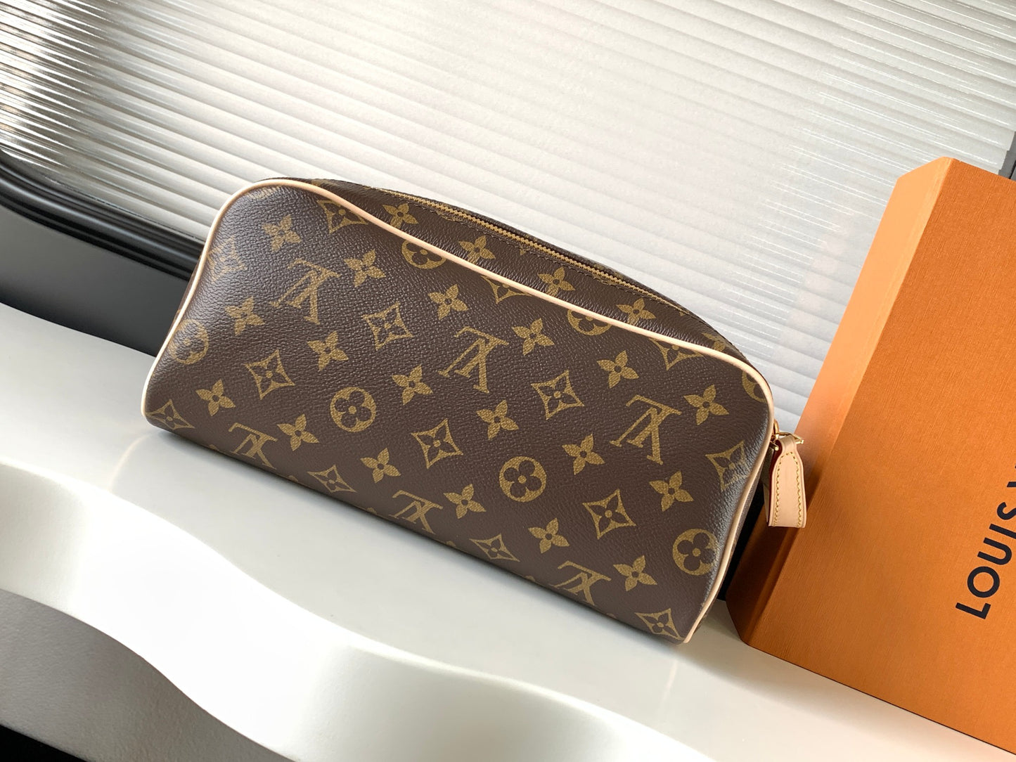 Louis Vuitton Classic Brown Monogram Toiletry Bag Travel Cosmetic Pouch Case