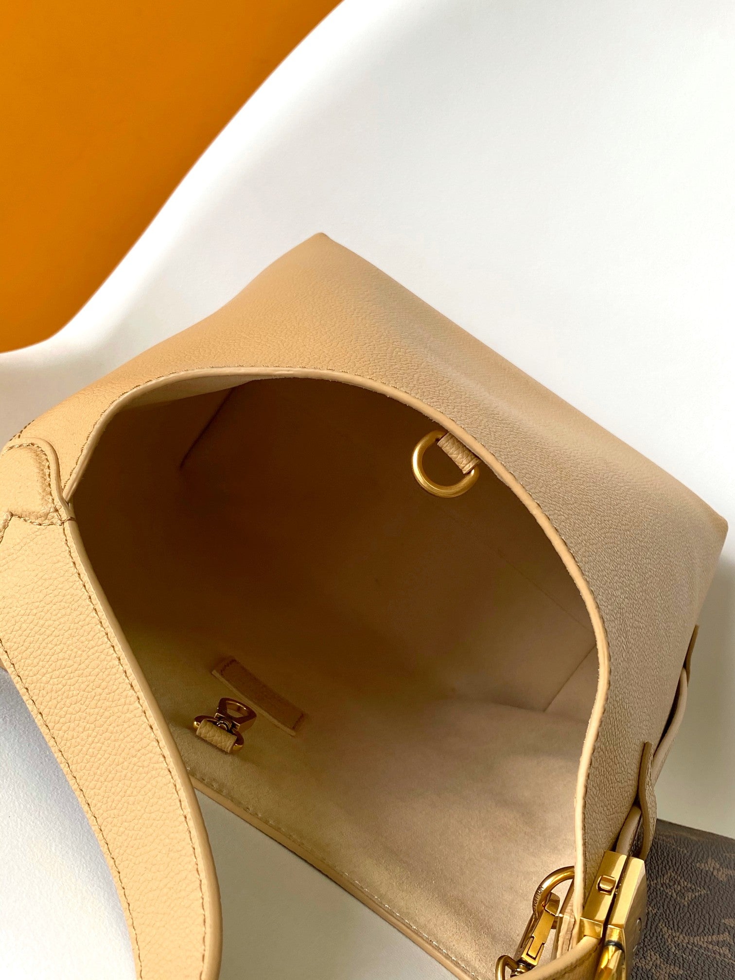 Louis Vuitton Minimalist Tan Leather Hobo Shoulder Bag with Adjustable Strap