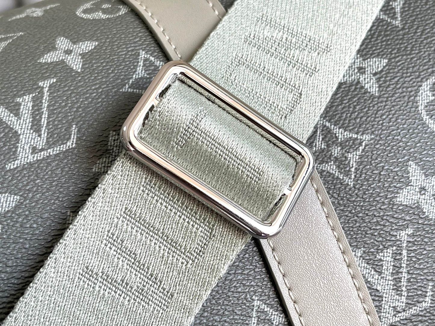 Louis Vuitton Luxury Green Ombre Monogram Travel Duffle Bag with Shoulder Strap