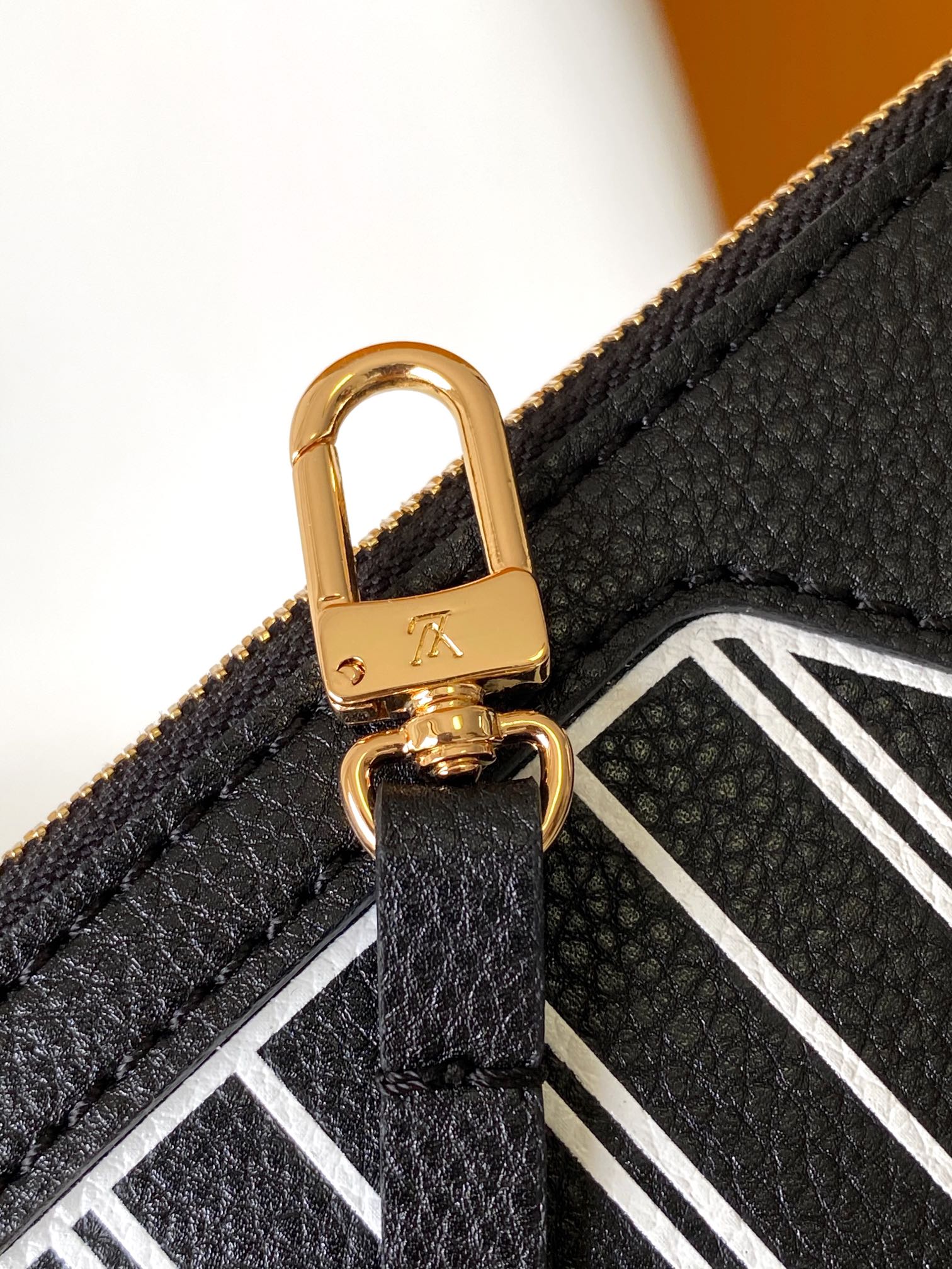 Louis Vuitton Black Leather Tote Bag with Monogram Print Lining and Pouch