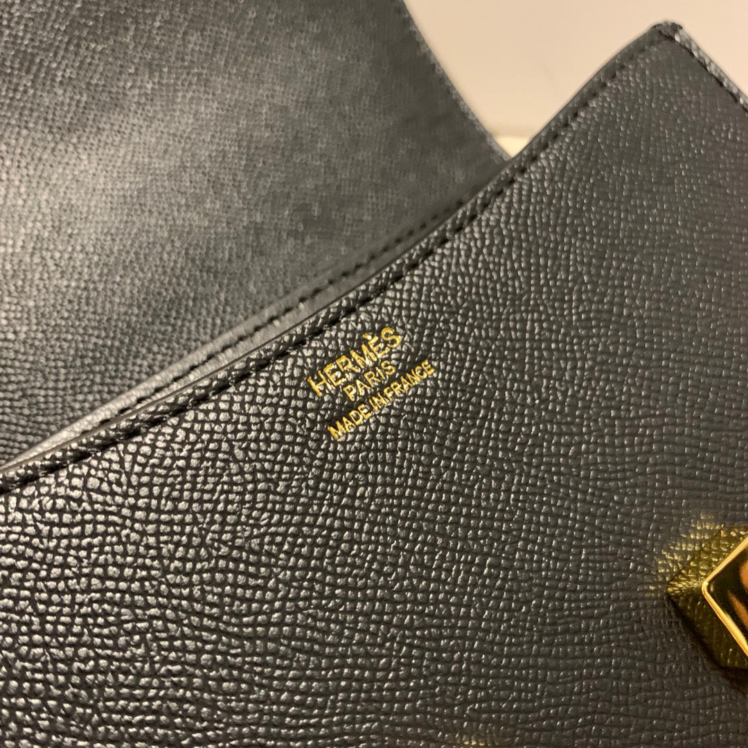 Elegant Black Leather Crossbody Bag with Gold H Clasp - Classic Mini Shoulder Bag