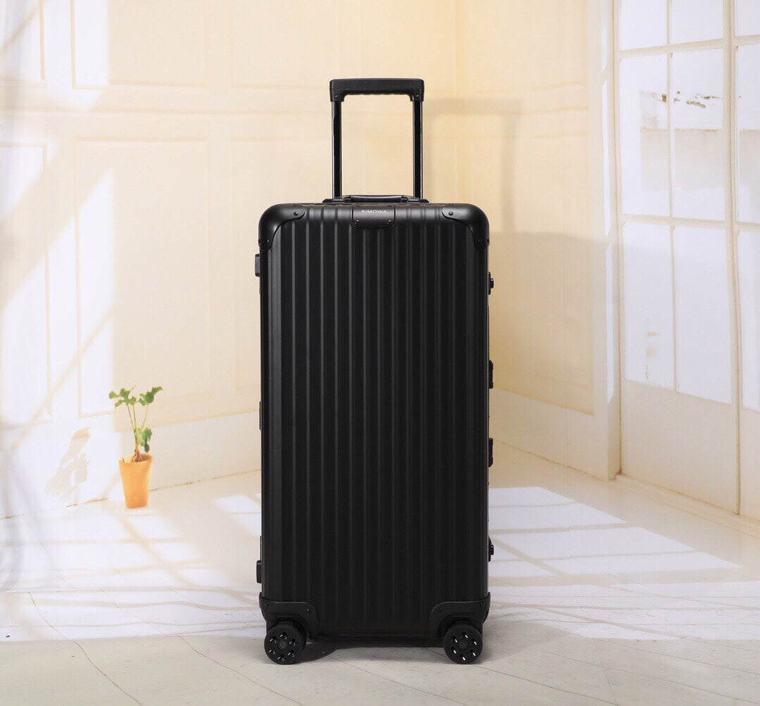 Matte Black Ribbed Hardside Spinner Suitcase Travel Trolley
