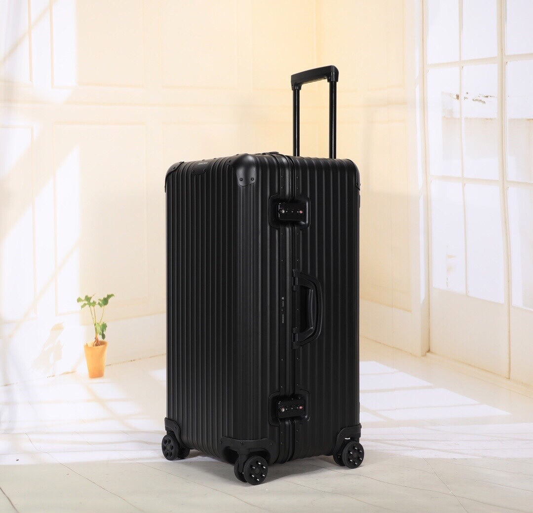 Matte Black Ribbed Hardside Spinner Suitcase Travel Trolley