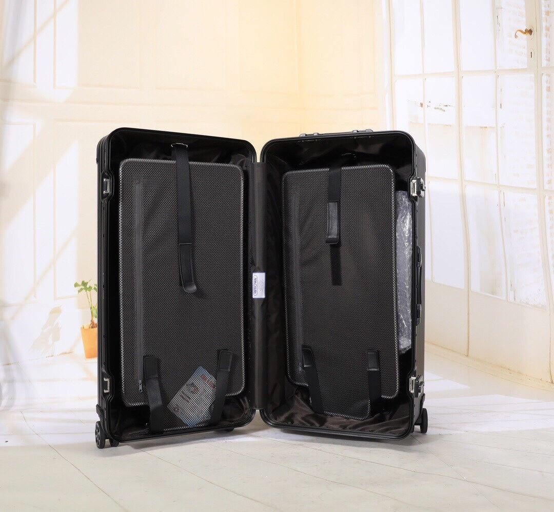Matte Black Ribbed Hardside Spinner Suitcase Travel Trolley