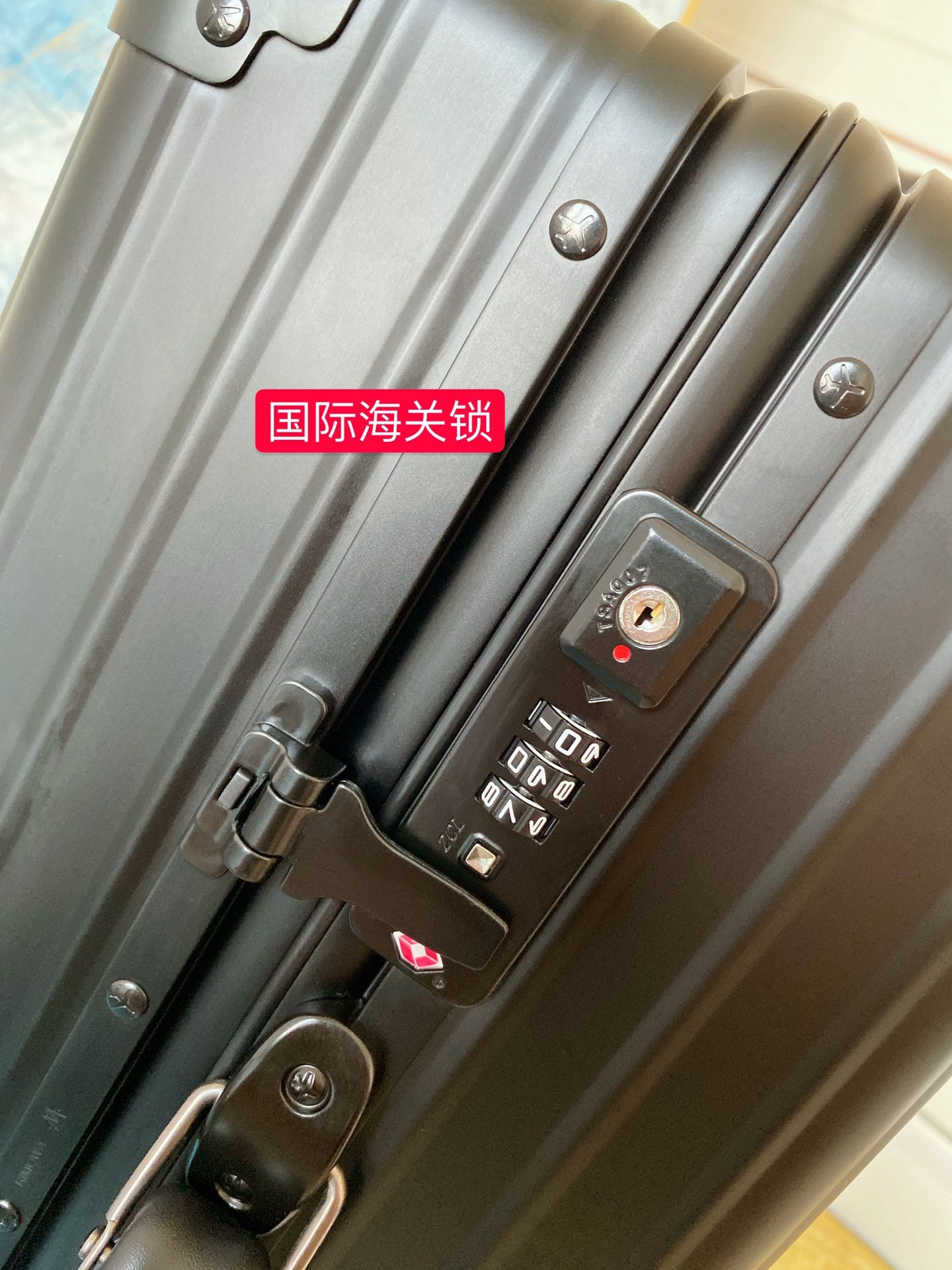 Matte Black Ridged Hardside Spinner Suitcase Carry-On Luggage