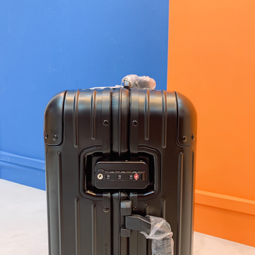 Sleek Black Ribbed Hardshell Spinner Suitcase 3-Piece Set
