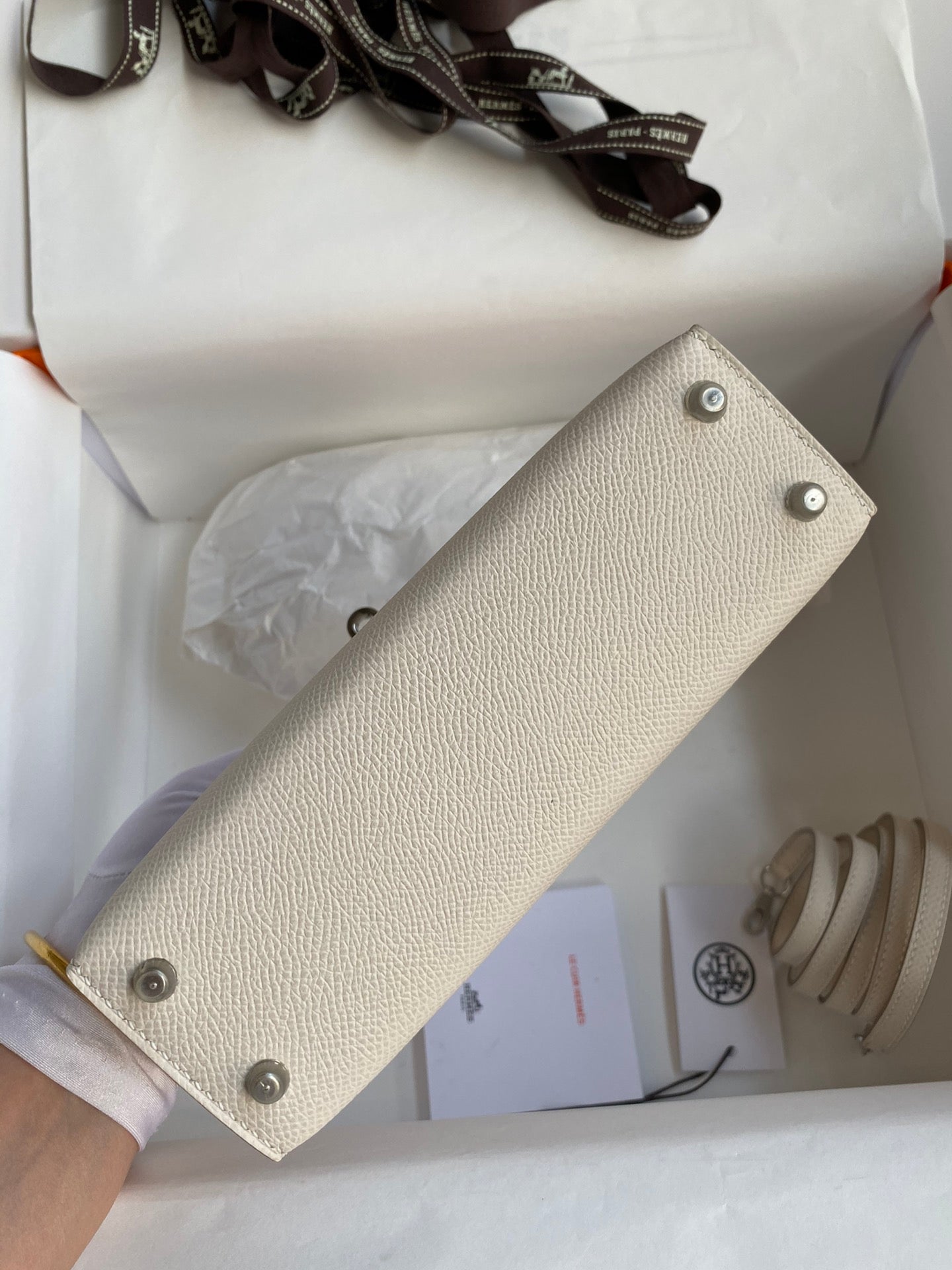 Hermès Kelly 25 Leather Handbag - Craie Off-White with Palladium Hardware