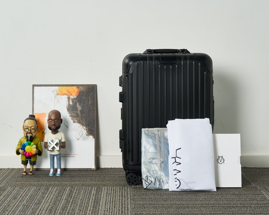 Black Ribbed Hardshell Spinner Suitcase Carry-On Travel Luggage