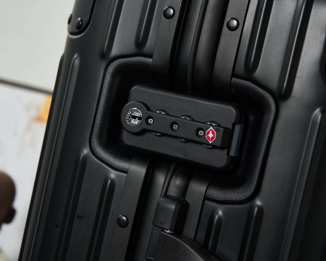 Black Ribbed Hardshell Spinner Suitcase Carry-On Travel Luggage