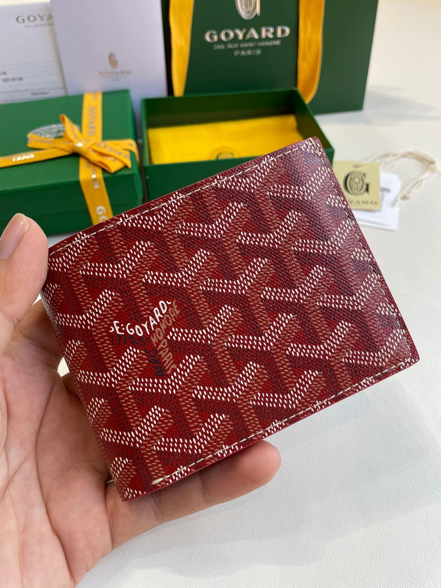 Gogy Luxury Burgundy Chevron Pattern Men's Leather Bi-Fold Wallet