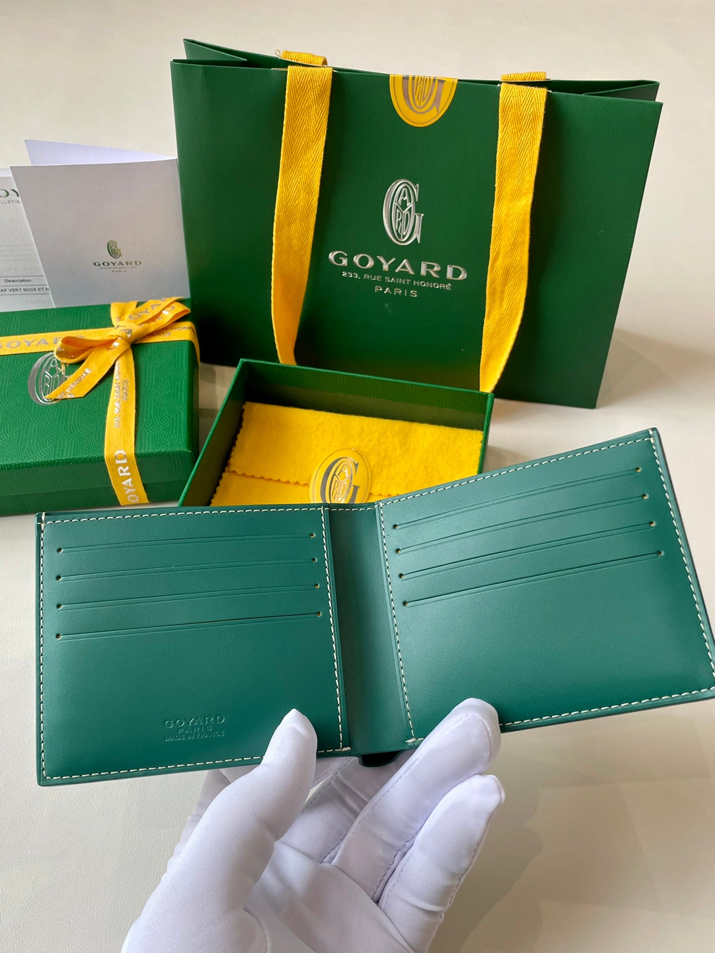 Gogy Classic Green Chevron Pattern Leather Bifold Wallet