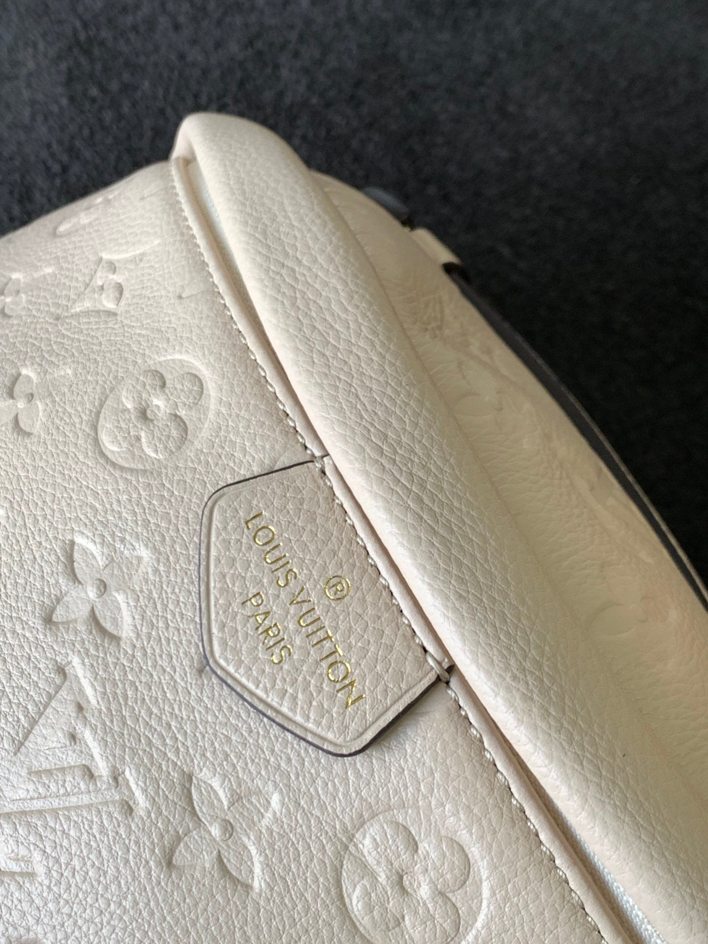 Louis Vuitton Luxury Off-White Embossed Leather Belt Bag with Gold Hardware