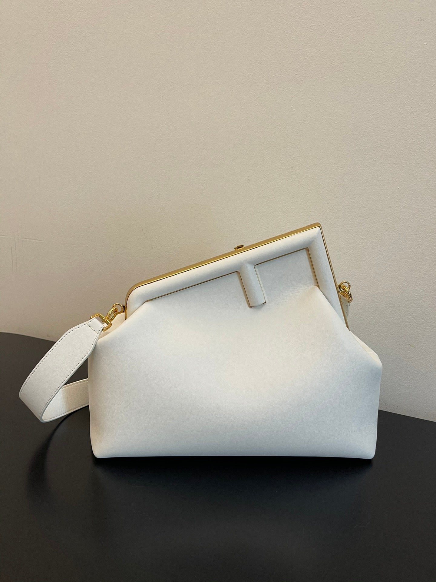 Elegant White Leather Clutch Bag with Unique F-Shaped Frame and Detachable Shoulder Strap