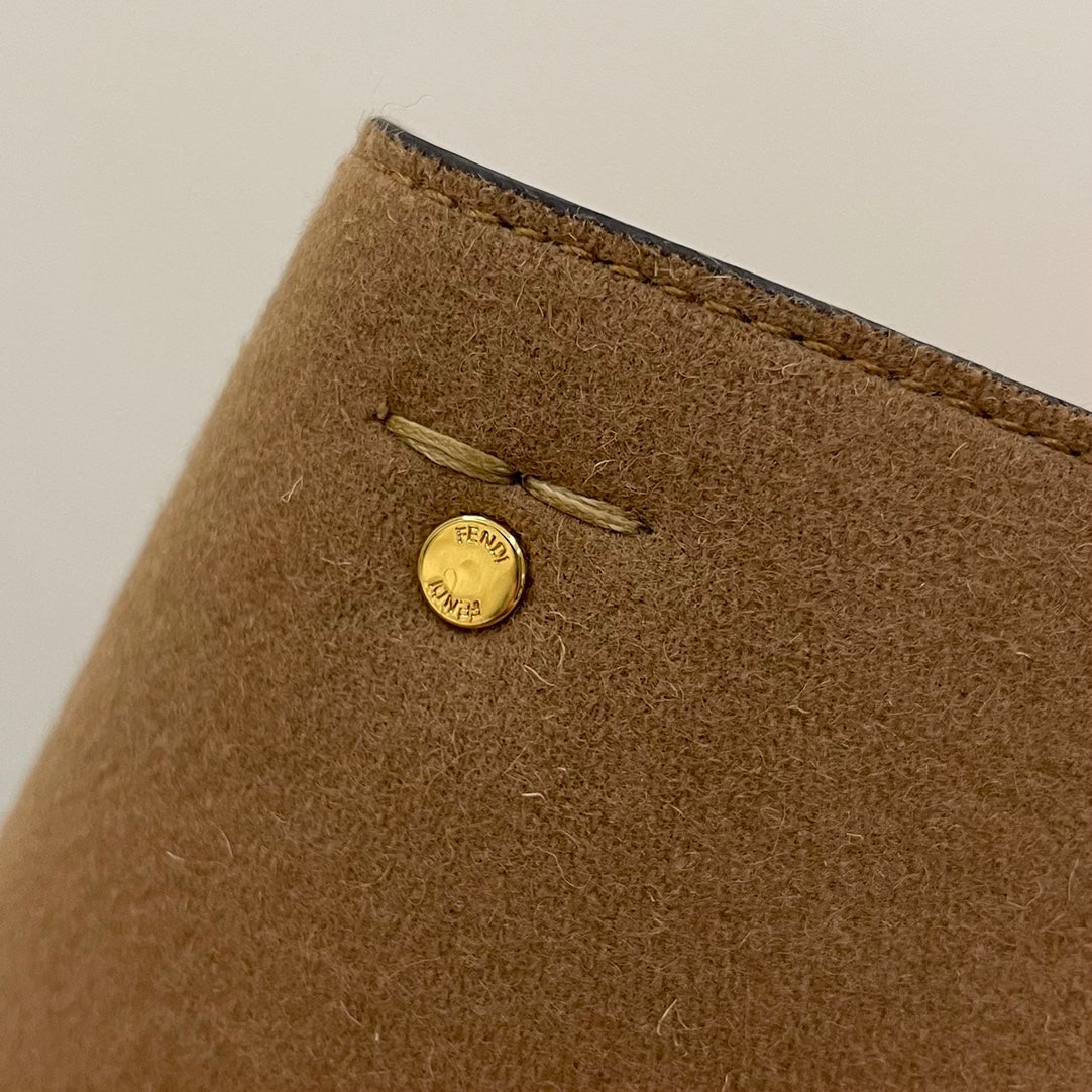 Elegant Tan Faux Leather Crossbody Handbag with Gold-Tone Clasp and Adjustable Shoulder Strap