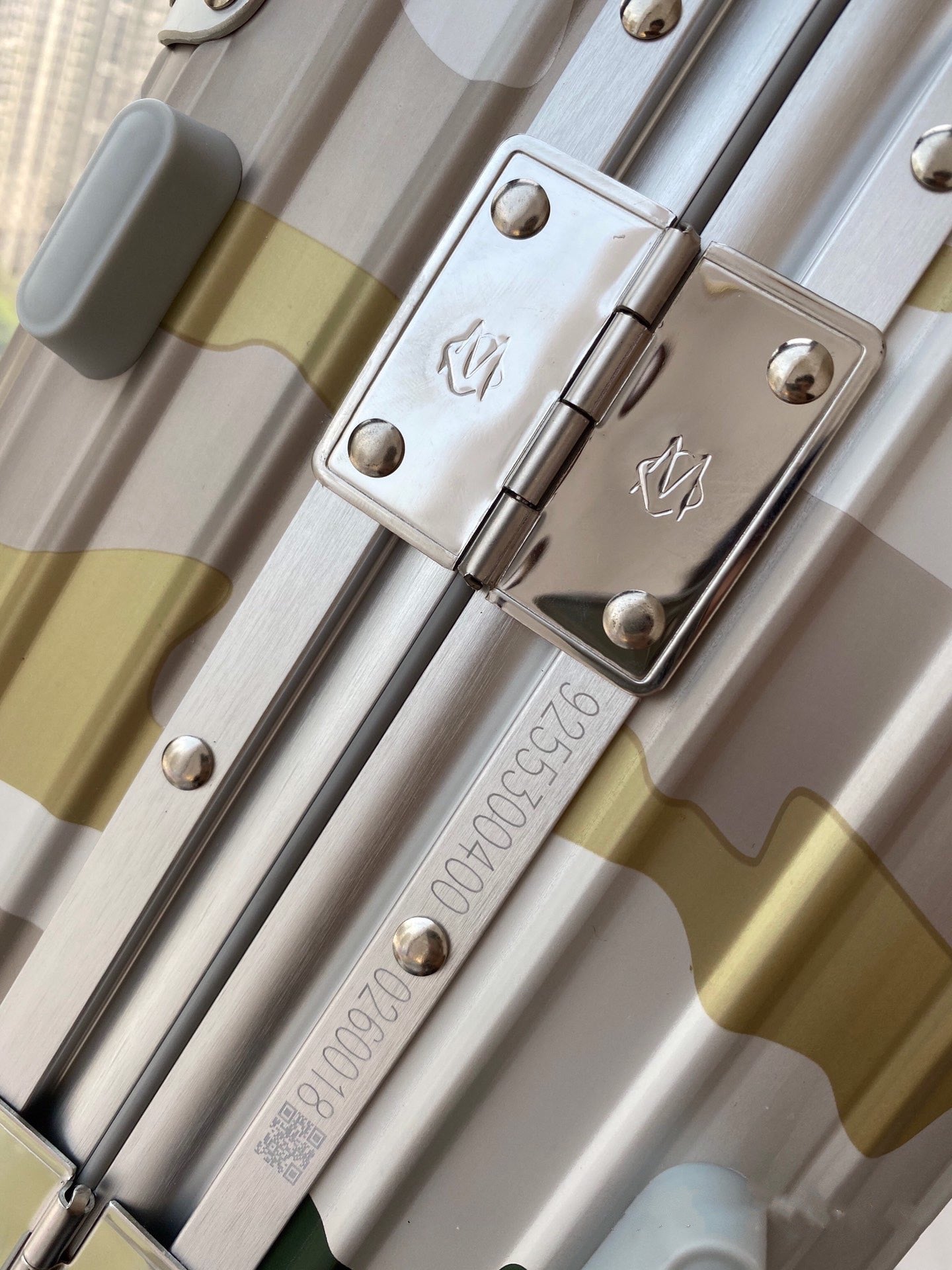 Yellow and Green Camouflage Hard Shell Spinner Suitcase