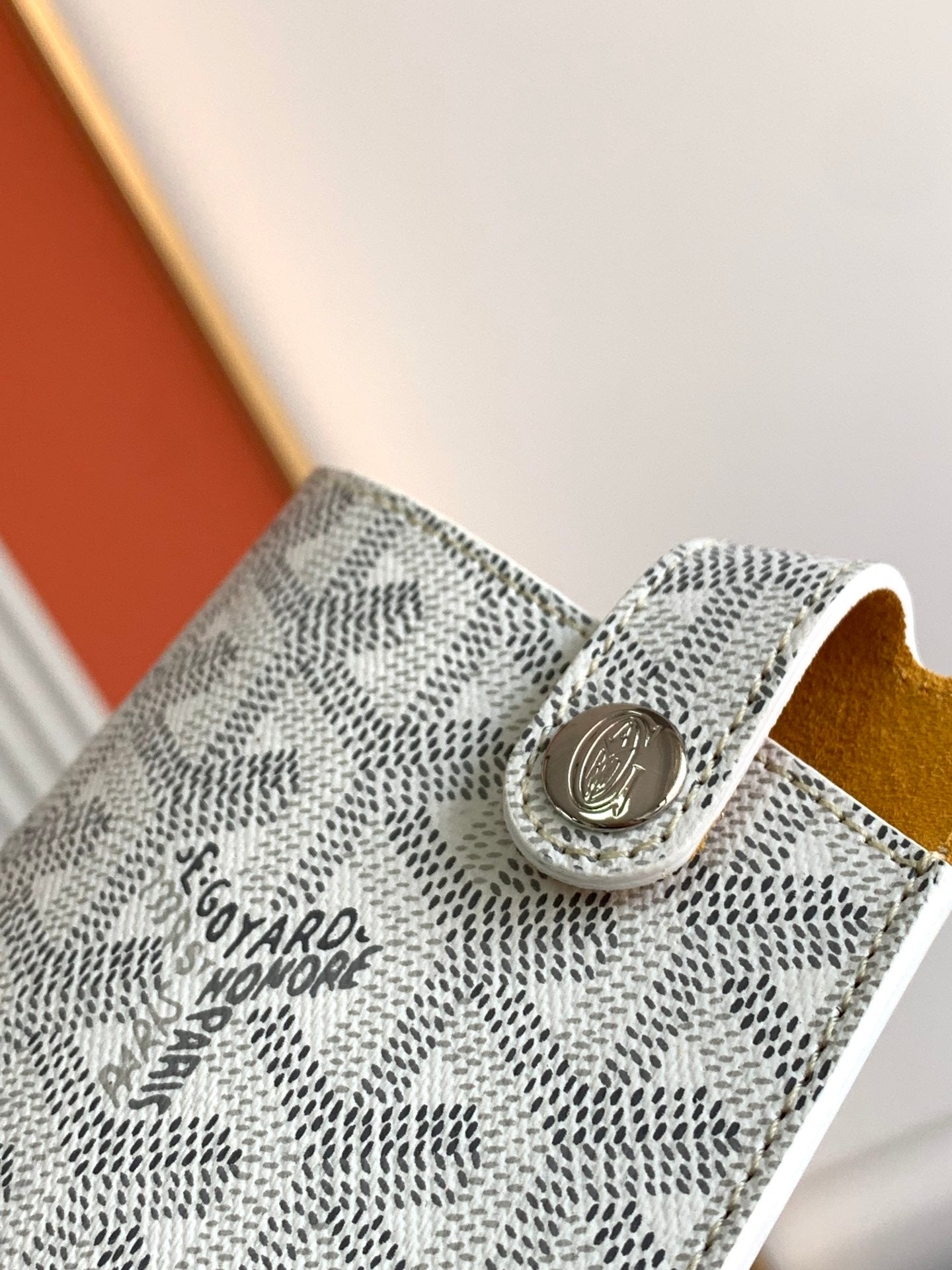 Gogy Grey Chevron Print Leather Crossbody Phone Bag with Strap