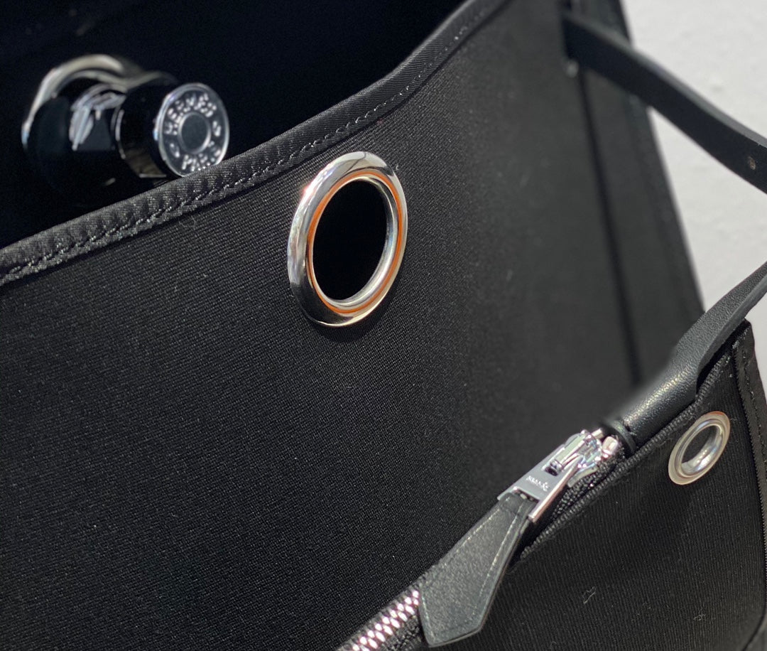 Elegant Black Structured Top-Handle Handbag - Versatile Satchel with Shoulder Strap
