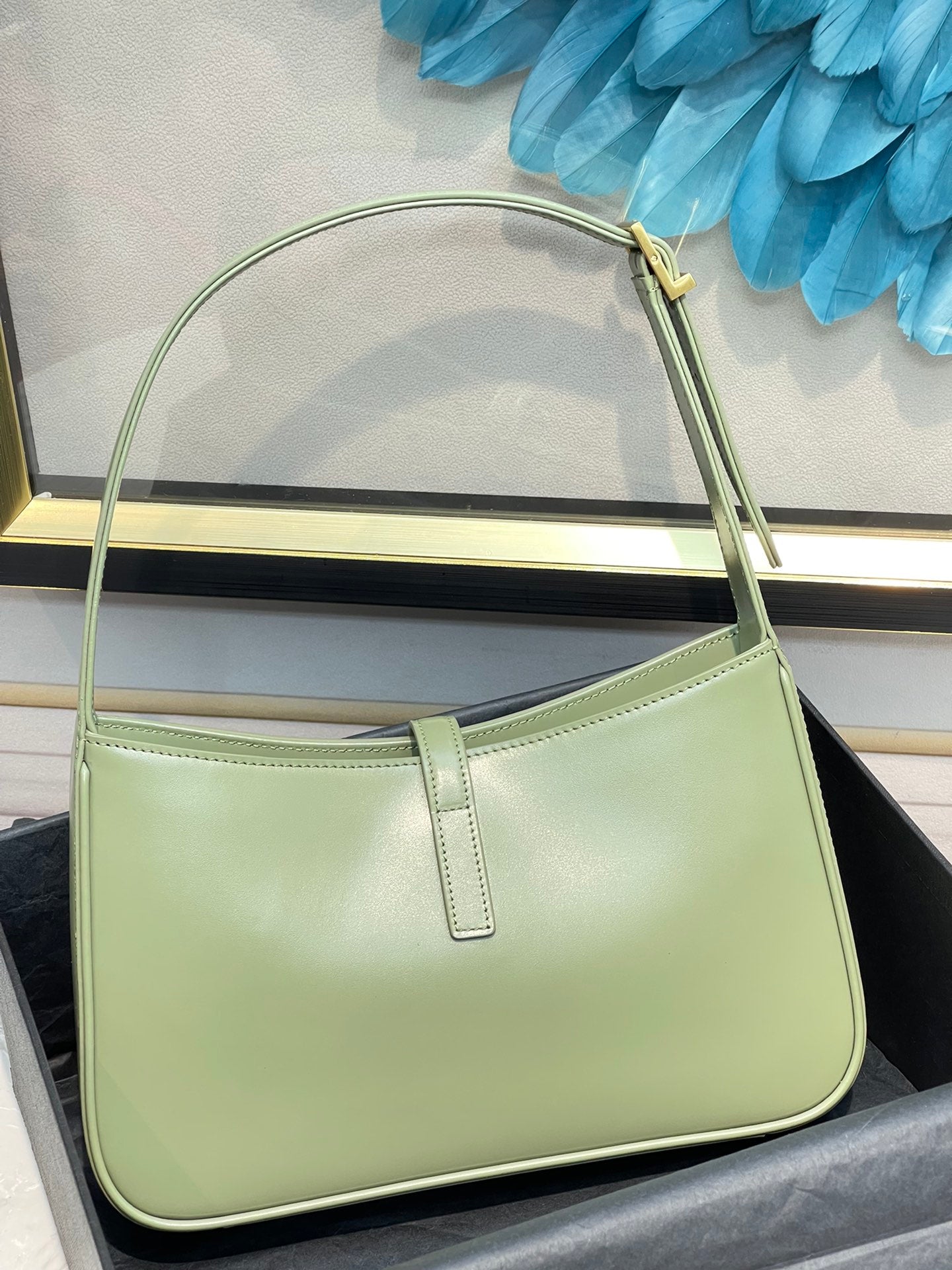 Saint Laurent Le 5 à 7 Leather Hobo Bag - Light Green
