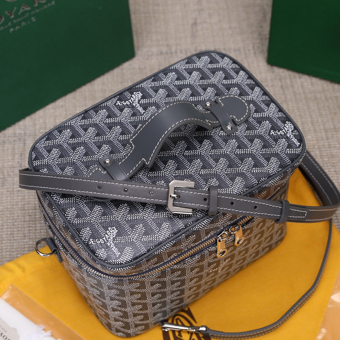 Gogy Grey Chevron Pattern Vanity Case Cosmetic Box Shoulder Bag