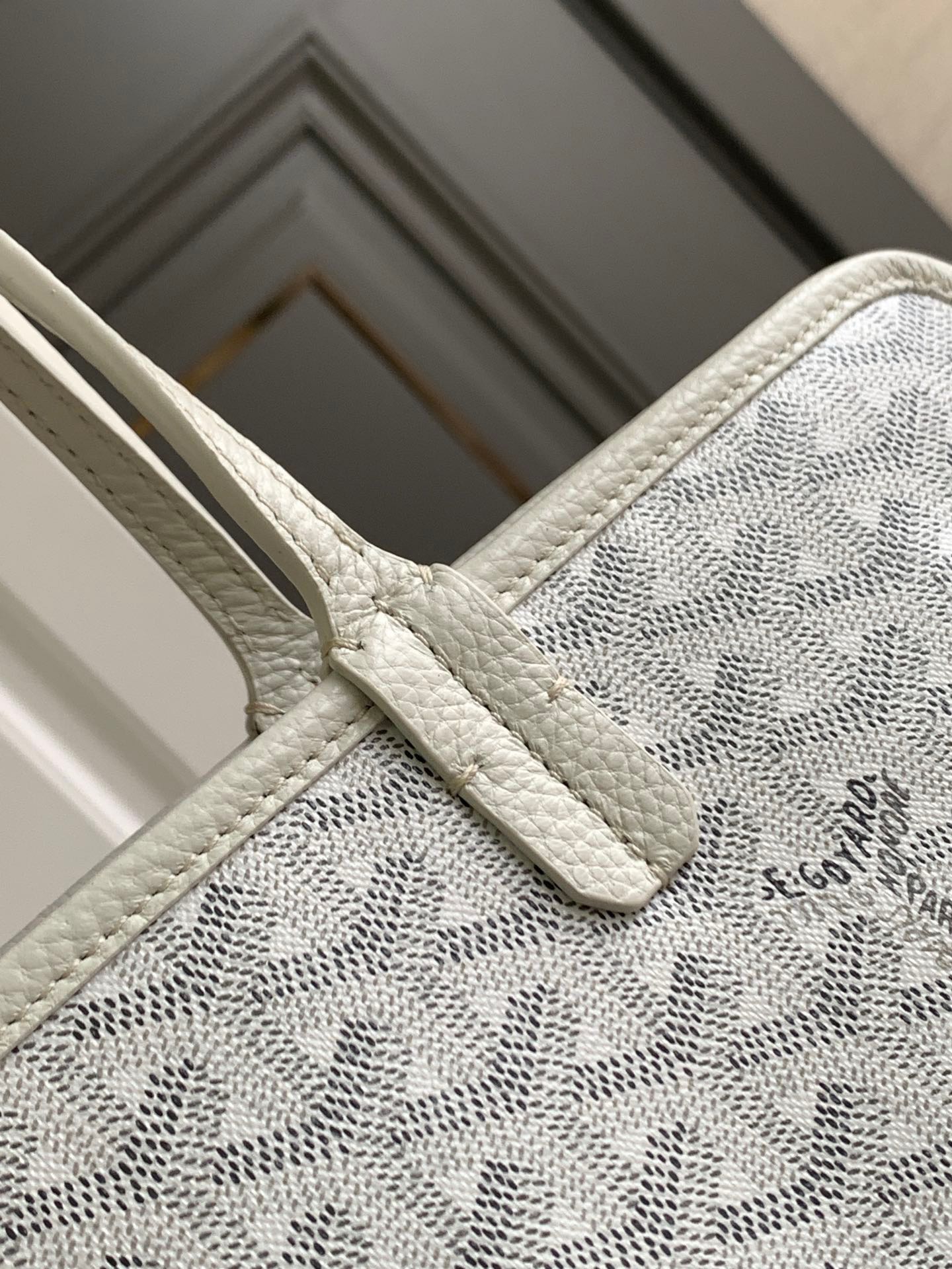 Gogy Classic Grey and White Chevron Pattern Canvas Tote Bag