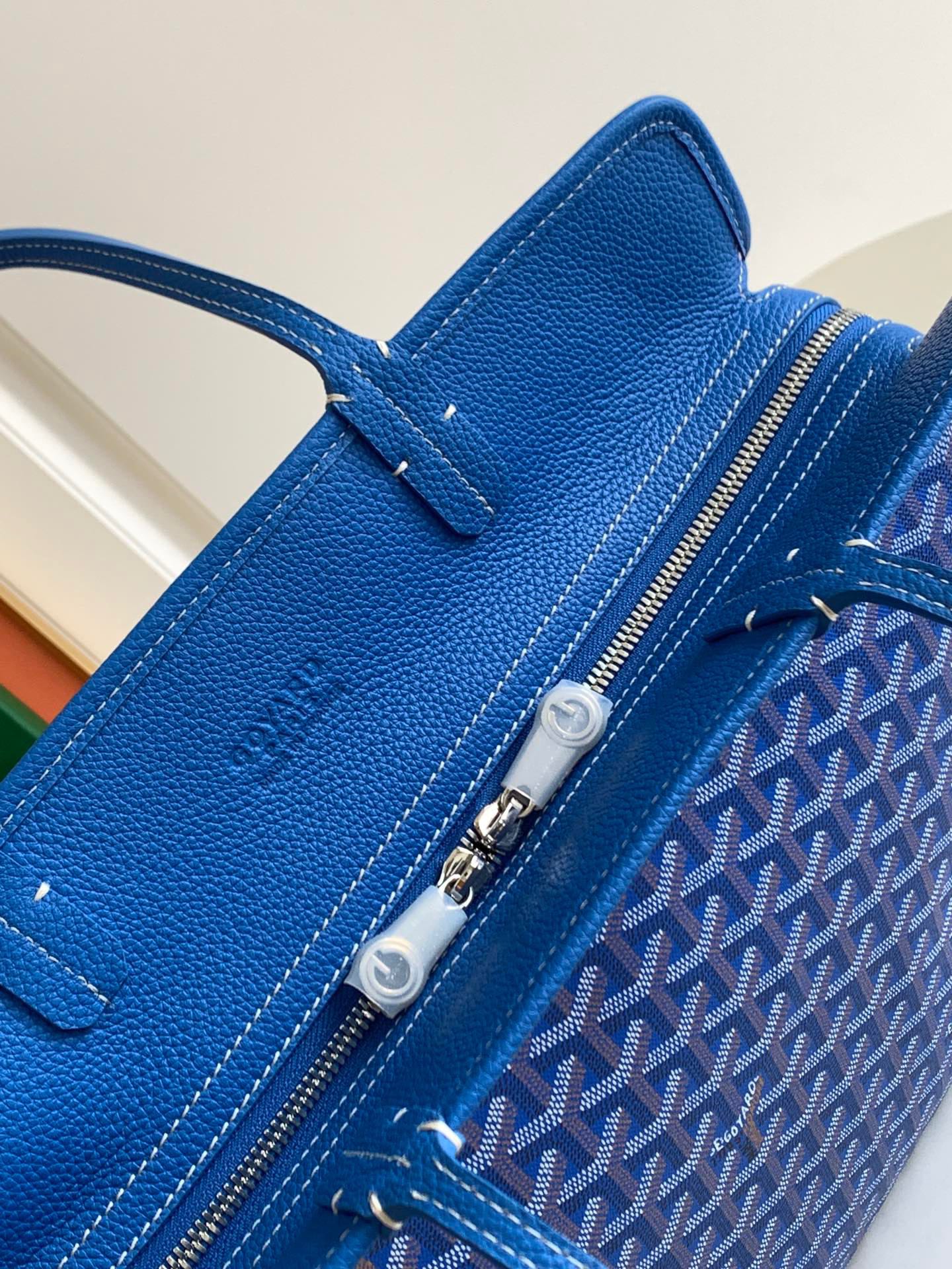 Gogy Elegant Blue Chevron Print Tote Bag with Orange Accent Ring